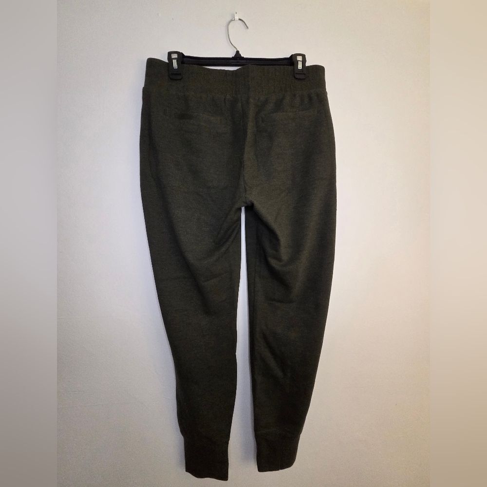 Cabi 3923 Womens Pivot Jogger Pants Sz MED Olive Green Pull On Travel Athleisure - Picture 2 of 9